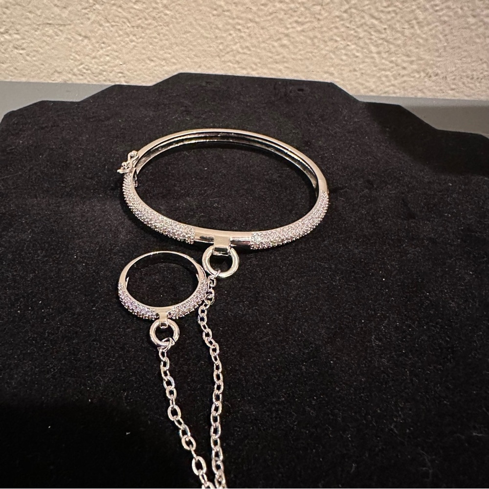 Noir NYC Jewelry Silver Tone Door knocker Hand Chain Bracelet with attached Ring - Picture 2 of 4